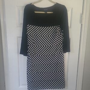 Nine West Black and White Sheath Dress 3/4 Sleeve Crew Neck